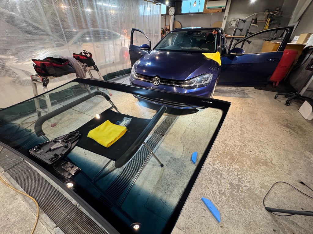VW Golf ガラス交換