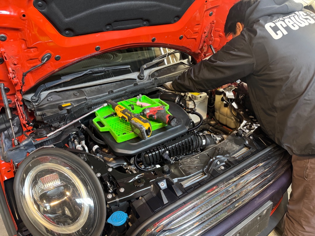 エンジンルーム整備（赤色車両）