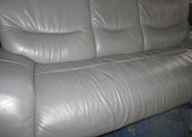 本革ソファーのクリーニングと修理の画像